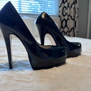 Steve Madden patent leather platform pump Size 8
